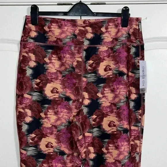 Nine West Active Mesh-Inset Cropped Leggings - Picture 2 of 10